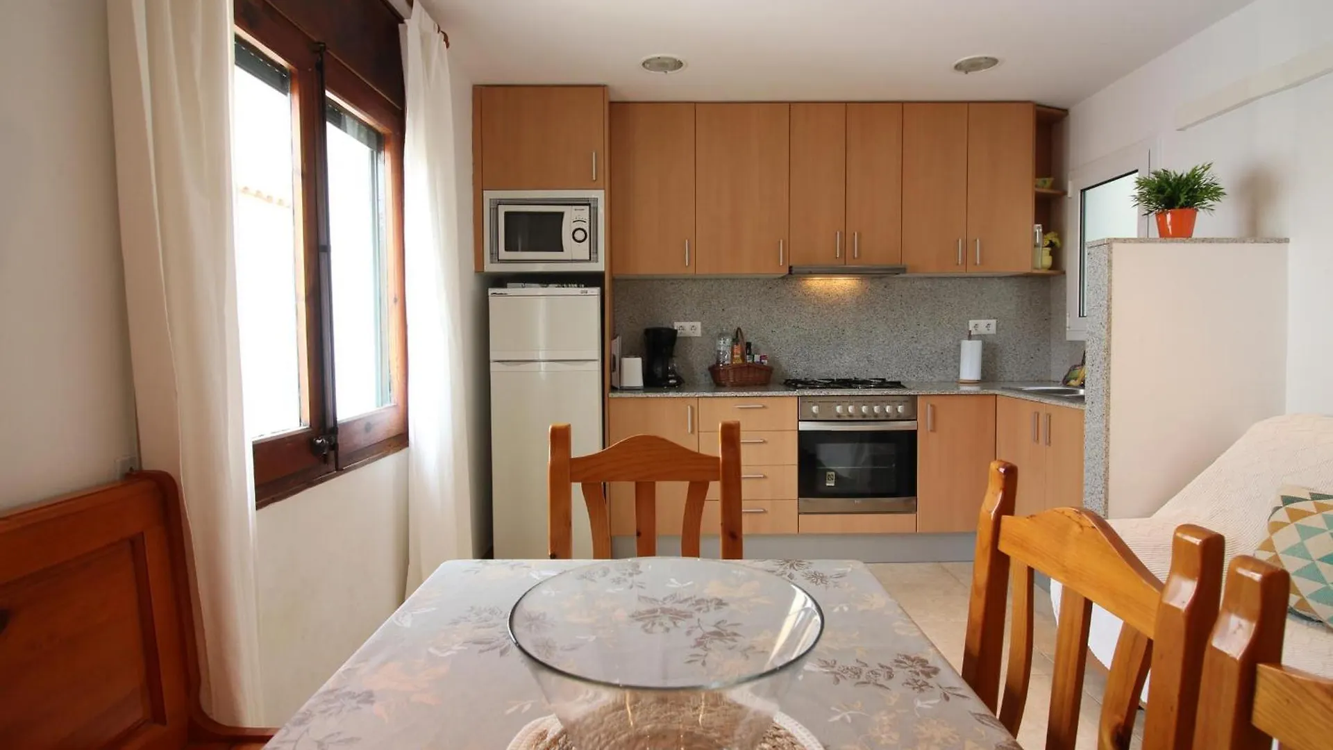 Apartamento Centrico En Roses, A 300M De La Playa, Con Terraza Solarium Y Wifi. - Es-228-97 Appartamento Roses