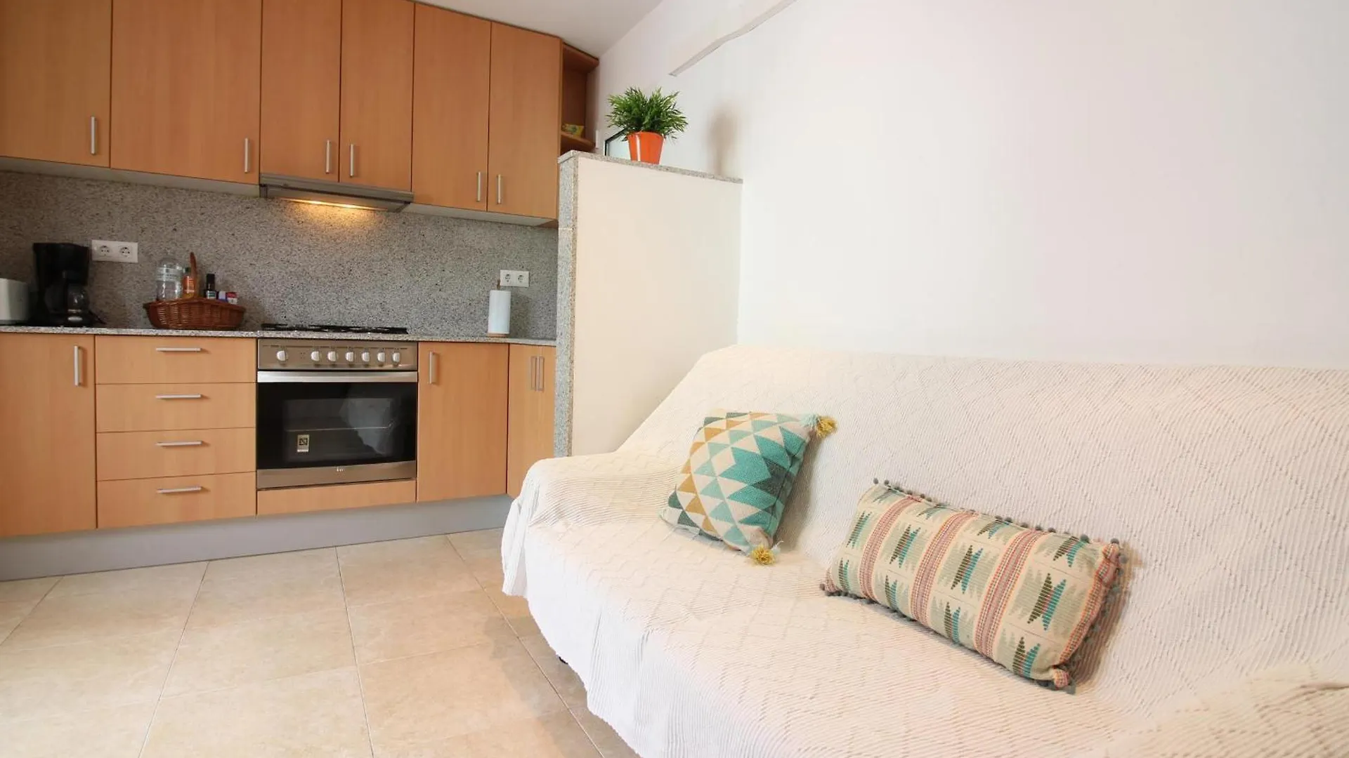 Apartamento Centrico En Roses, A 300M De La Playa, Con Terraza Solarium Y Wifi. - Es-228-97